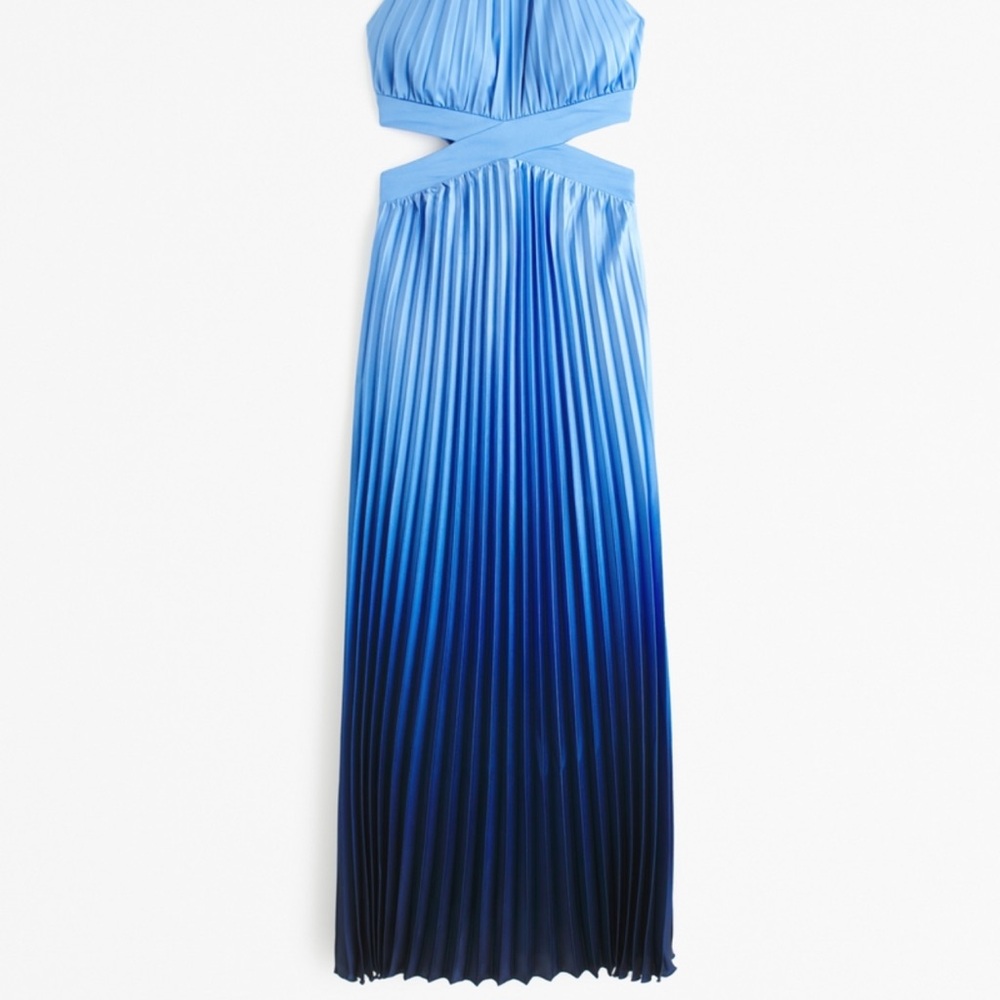 The A&F Giselle High-Neck Pleated Cutout Maxi Dress
BLUE, XL